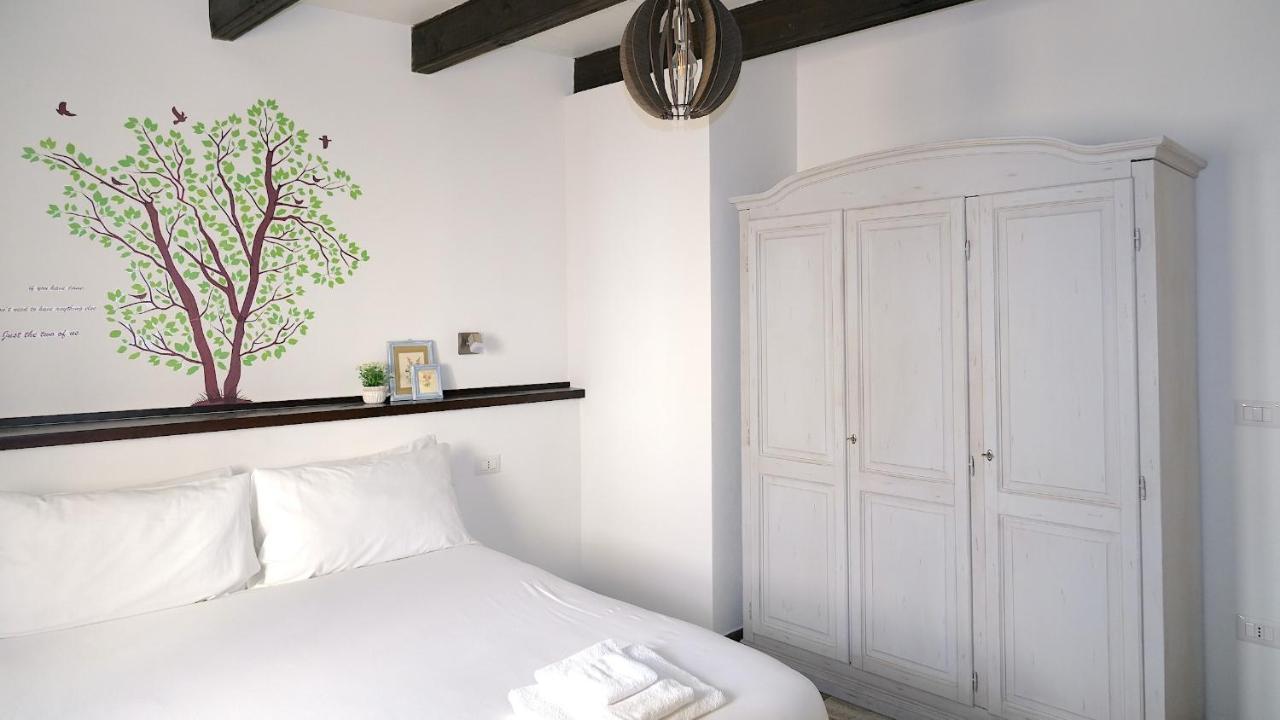 Santa Chiara Apartment *